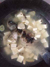 家常鲫鱼豆腐汤做法图解6)