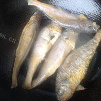 家常菜黄花鱼炖豆腐做法图解4)