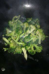清淡的炒西兰花做法图解4)