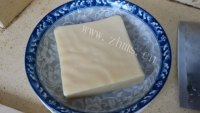 美味的蒜香米豆腐做法图解1)
