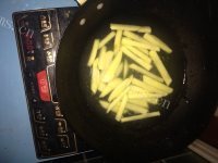 自制香脆薯条做法图解3)