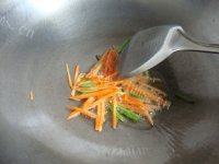 家常菜豆腐干炒青椒做法图解5)