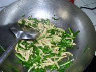 美味豆腐皮炒韭菜做法图解6)