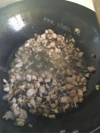 自制香菇肉酱做法图解6)