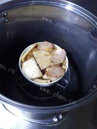 美味的芋头扣肉做法图解9)