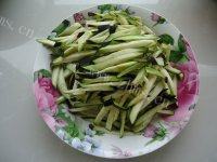 家常菜炒茄丝做法图解1)