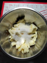 自制蛋黄椰蓉球做法图解3)