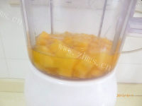 美味的原味芒果汁的做法图解三