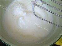 特色美食原味戚风蛋糕做法图解6)