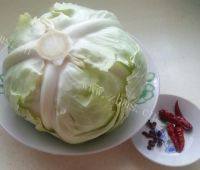 家常菜炝炒圆白菜做法图解1)