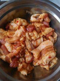 家常菜土豆粉蒸肉做法图解2)