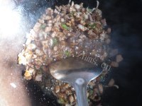 美味的肉末酸豆角粉条做法图解7)