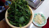 家常菜蒜泥菠菜做法图解1)