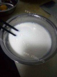 自制蜜豆双皮奶做法图解4)
