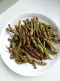 家常菜干煸豆角做法图解5)
