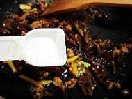 家常菜肉末炒蘑菇做法图解8)