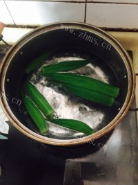 家常凉拌秋葵做法图解5)