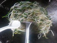 家常的豆芽炒韭菜