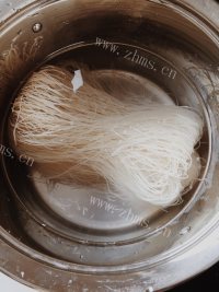 诱人的炒米粉做法图解1)