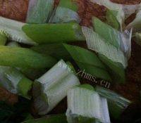 自制芹菜炒粉条做法图解5)