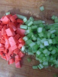 色泽鲜亮的黄豆咸菜做法图解2)