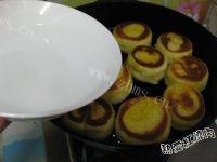 好吃的玉米面饼子做法图解12)