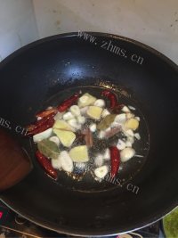 色泽鲜亮的红烧羊排做法图解3)