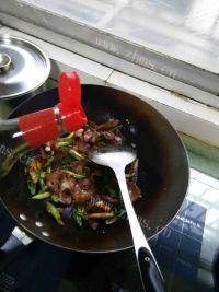 家常菜青椒炒腊肉做法图解5)