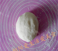 传统油盐扎碱花卷做法图解10)