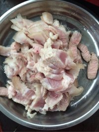 喷香的蒜苔炒肉做法图解2)