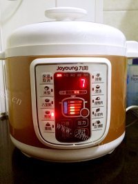 美味的苹果银耳汤圆糯米粥做法图解2)