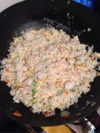 香飘十里的蛋炒饭做法图解5)