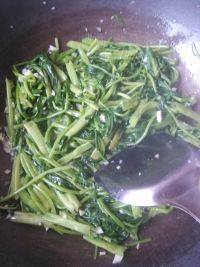 家常菜蒜茸空心菜做法图解5)