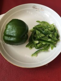 美味的牛排意面做法图解4)