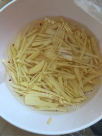 好吃的酸辣土豆丝儿做法图解1)