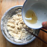 可口的蟹壳黄烧饼做法图解4)