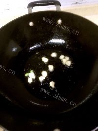 美味萝卜皮炒猪脸肉做法图解4)