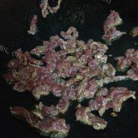 好吃的蒜薹炒牛肉做法图解3)