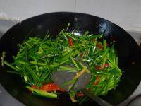 简单的韭菜苔炒肉丝做法图解9)