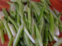 家常菜肉丝炒芹菜做法图解2)