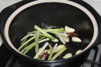 食欲满满的杂鱼煲做法图解3)