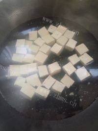 自制肉末烧豆腐做法图解4)