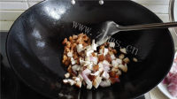 色味俱佳的肉丁杂蔬咖喱饭做法图解4)