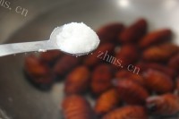 美味的干煸蚕蛹做法图解2)
