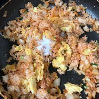 诱人的辣白菜炒饭做法图解7)