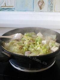 白菜肉片炖豆腐做法图解8)