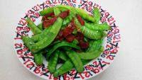 诱人的荷兰豆炒腊肠