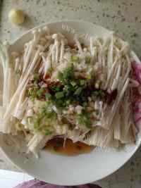 风味耗油金针菇做法图解4)