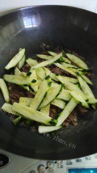 家常菜青瓜炒牛肉做法图解5)