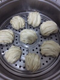 椒盐花卷做法图解9)